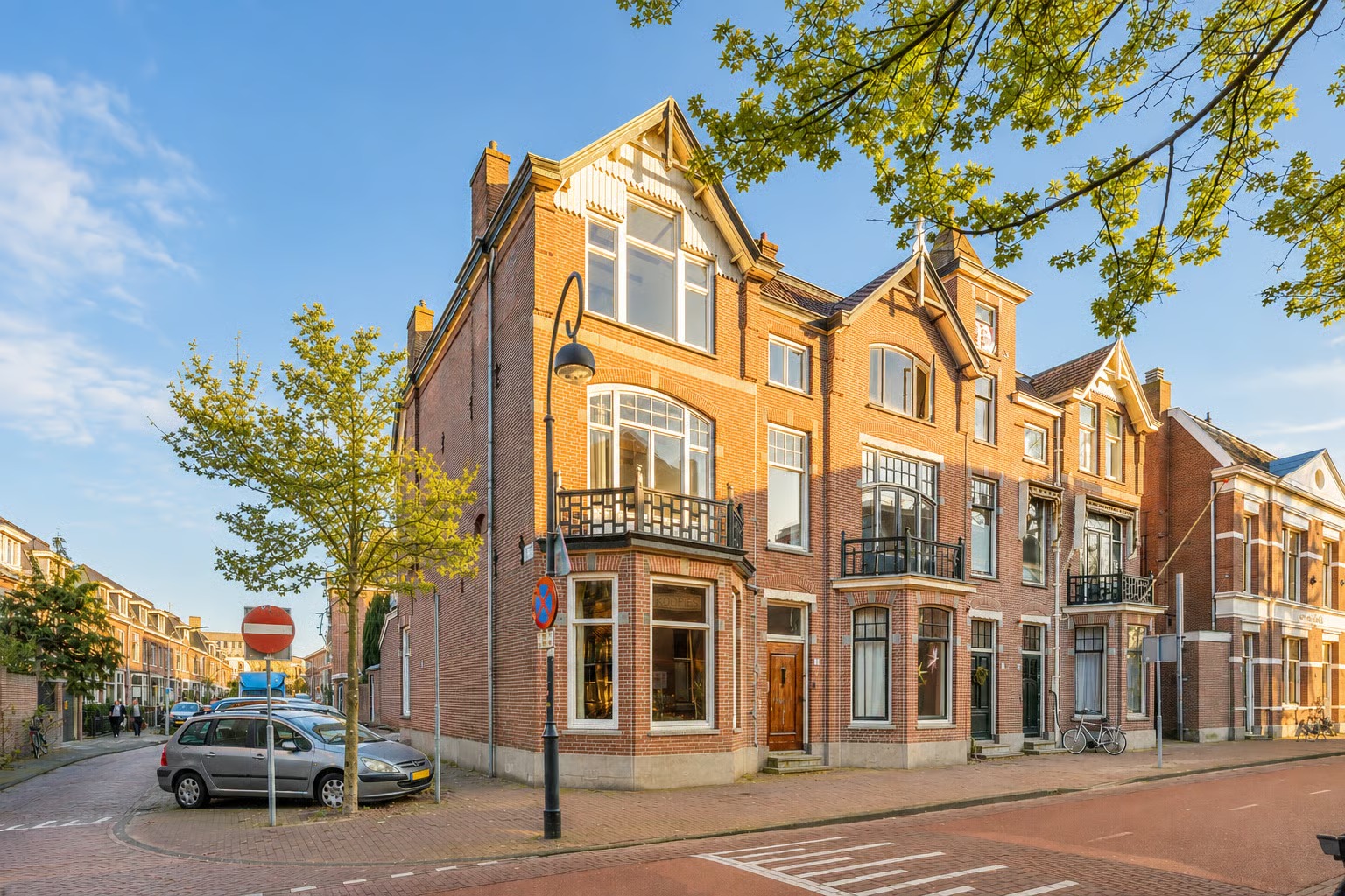 Hoekwoning Kleine Houtweg 39 in Haarlem