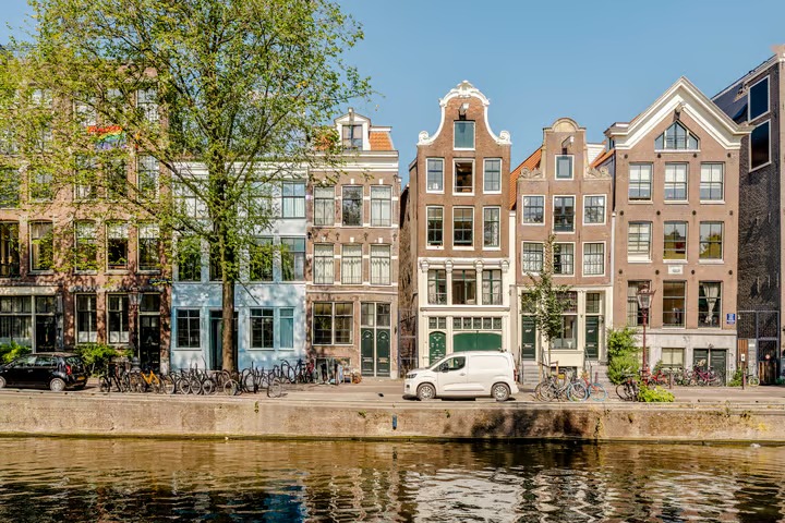 Dubbel benedenhuis Oudezijds Voorburgwal 194 A in Amsterdam