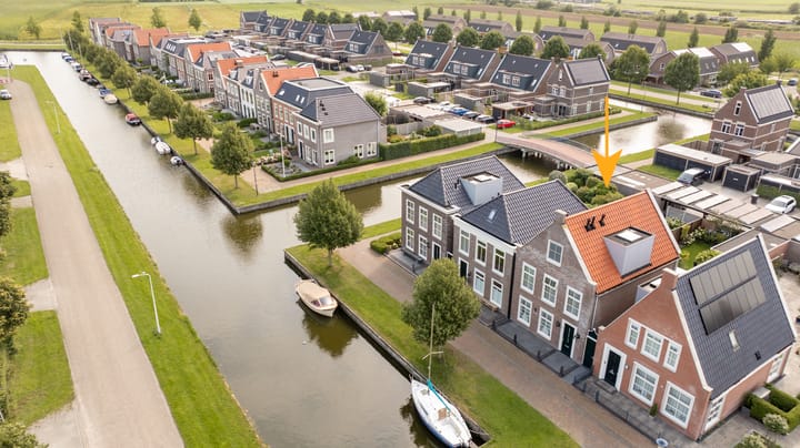 Grachtenpand, vrijstaande woning Noardwâl 9 in Balk