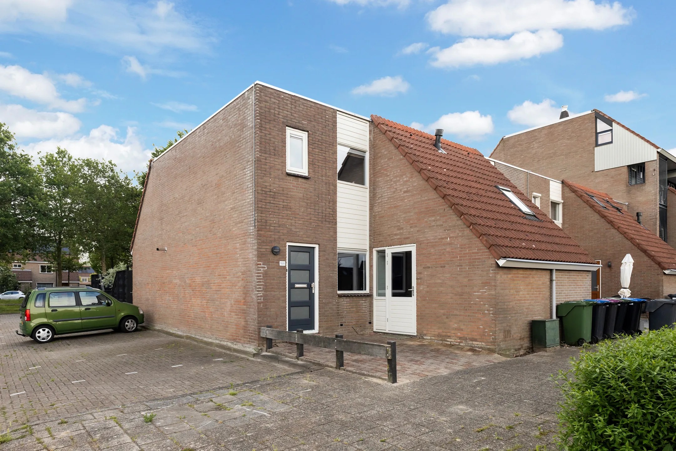 Hoekwoning Roptastate 188 in Leeuwarden