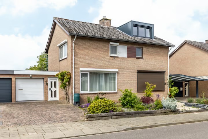 Geschakelde 2-onder-1-kapwoning Tienbundersweg 28 in Wijlre
