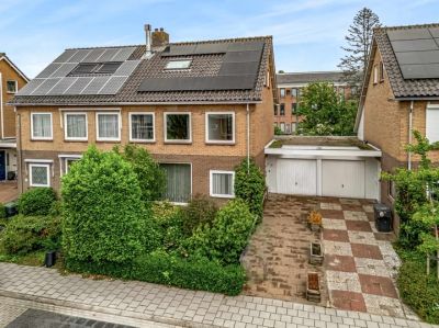 Eengezinswoning, 2-onder-1-kapwoning Jan Albert de Gravenlaan 18 in Zoeterwoude