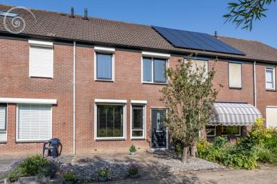 Eengezinswoning, tussenwoning Molenzicht 145 in Dirksland