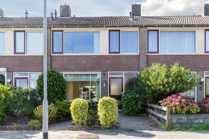 Tussenwoning Iepenlaan 8 in Zuid-Scharwoude