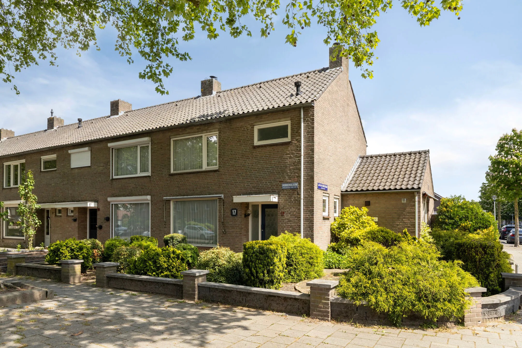 Hoekwoning Hobbemalaan 17 in Helmond