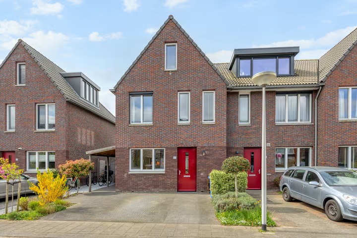 Hoekwoning Van der Maareltuinen 11 in Delft