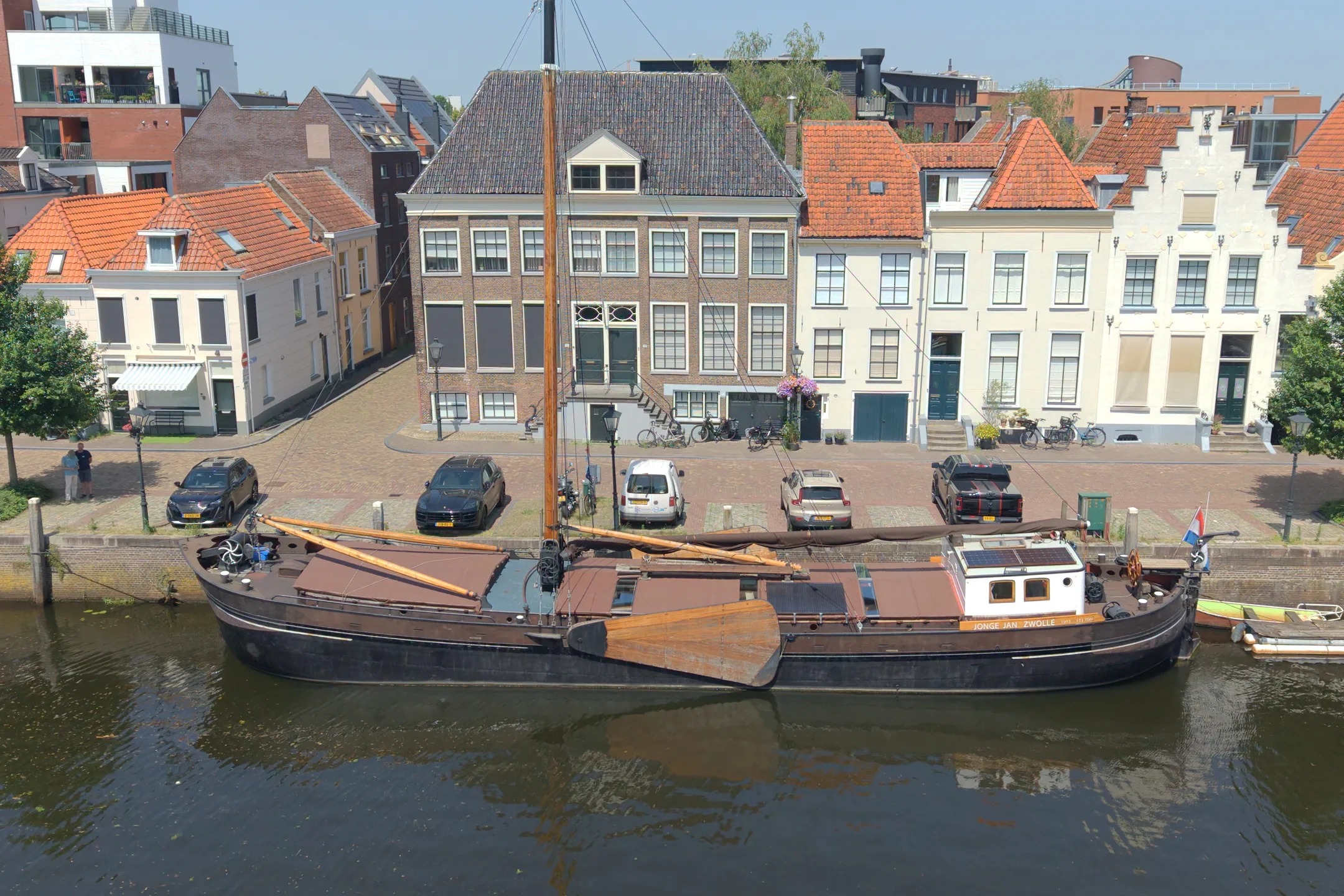 Vrijstaande woning (waterwoning) Thorbeckegracht 127 in Zwolle