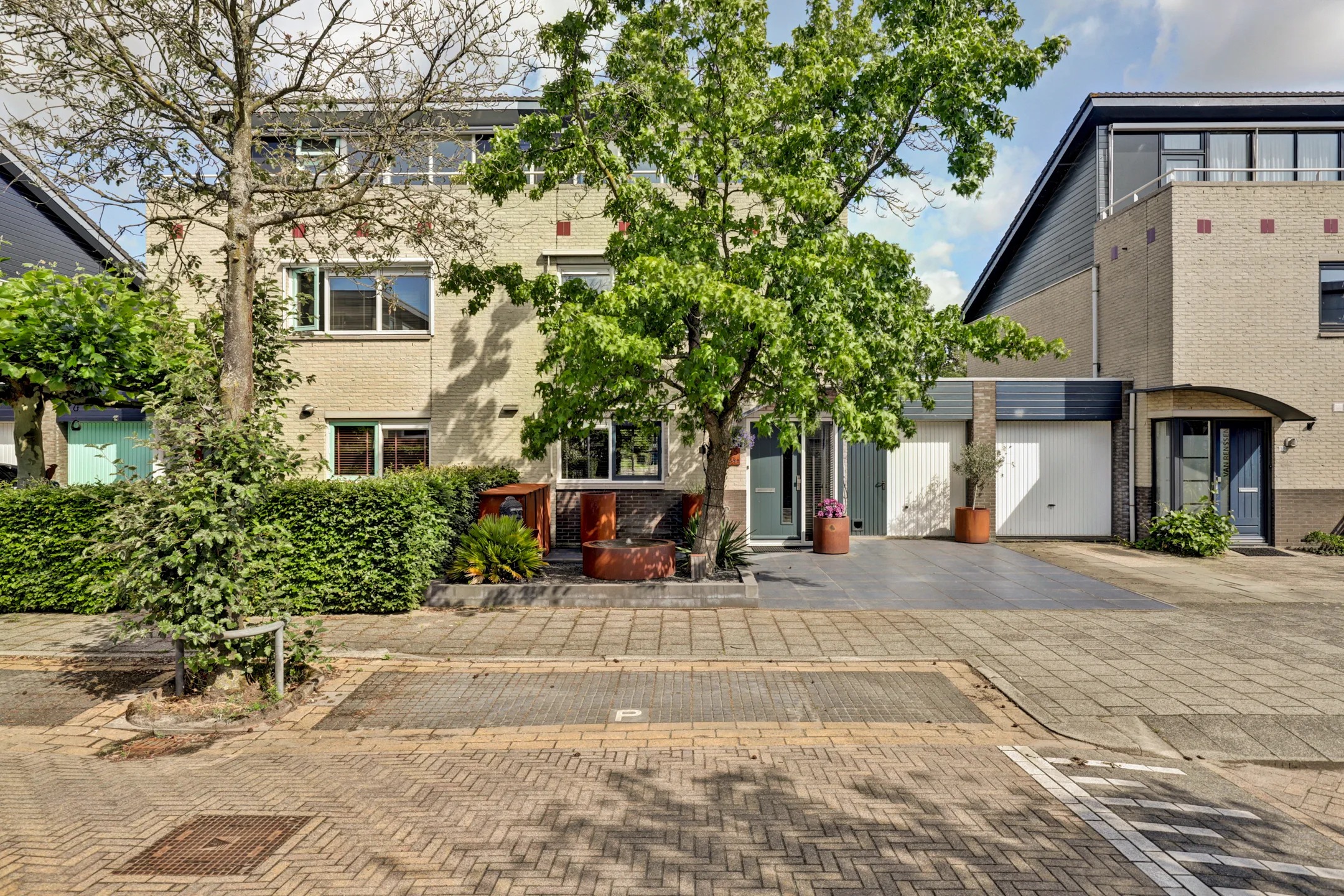 Geschakelde 2-onder-1-kapwoning Wethouder Sonneveldhof 35 in Delfgauw