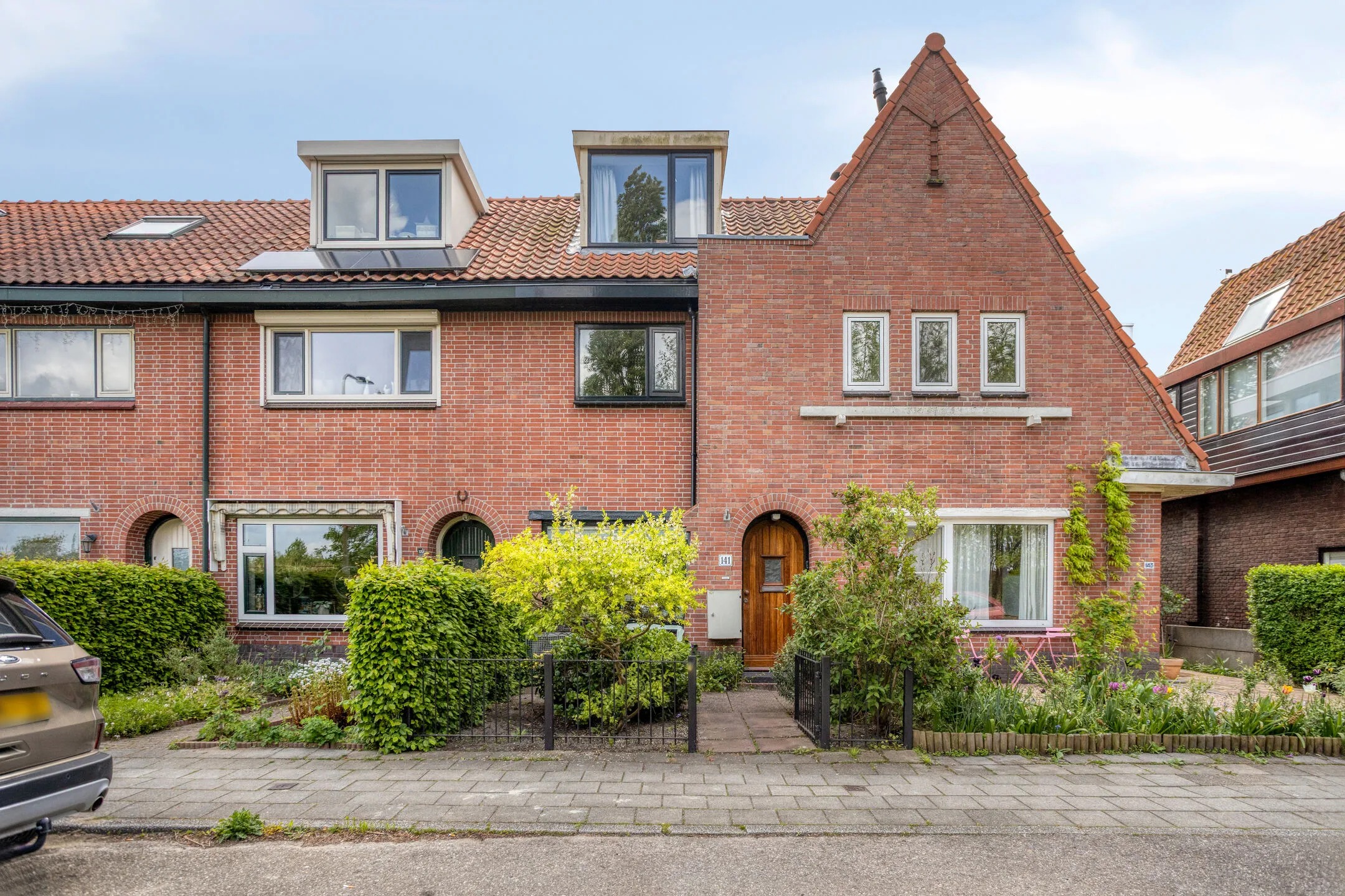 Tussenwoning Parallelweg 141 in Hillegom