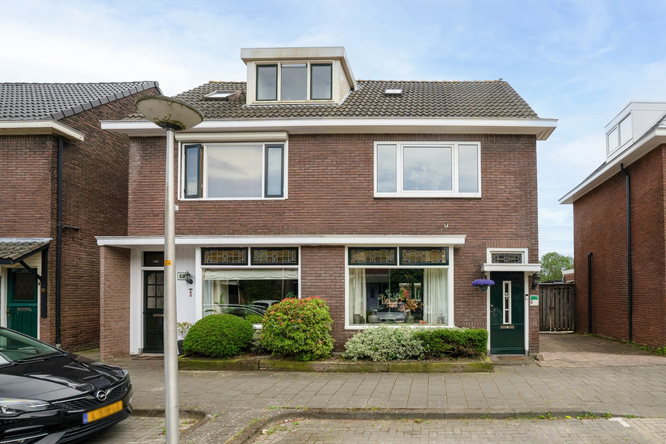 2-onder-1-kapwoning Van Diemenstraat 66 in Enschede