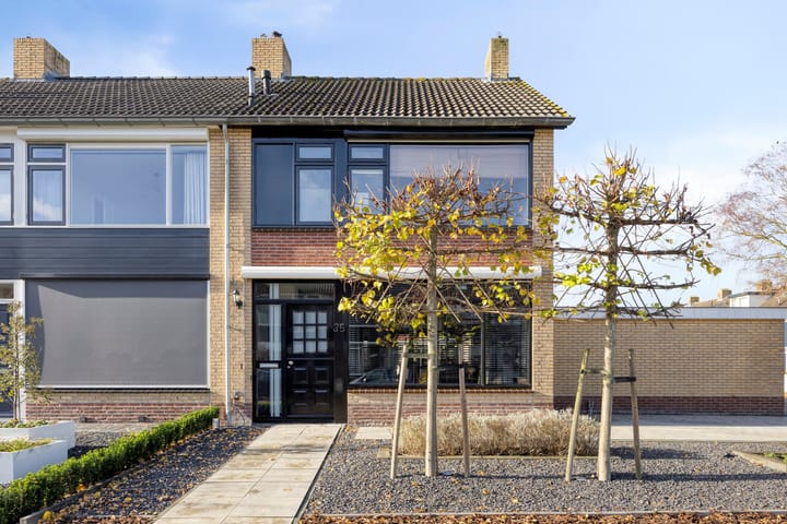 Hoekwoning Burgemeester Hoytema van Konijnenburglaan 35 in Scherpenzeel