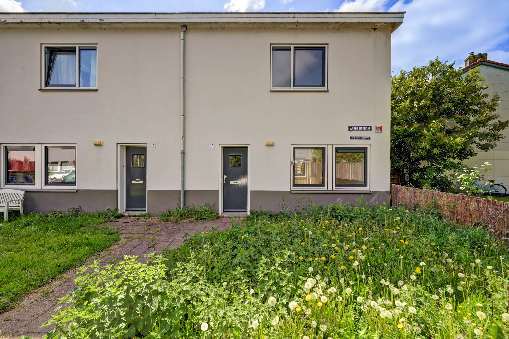 Hoekwoning Aardbeistraat 2 in Amsterdam