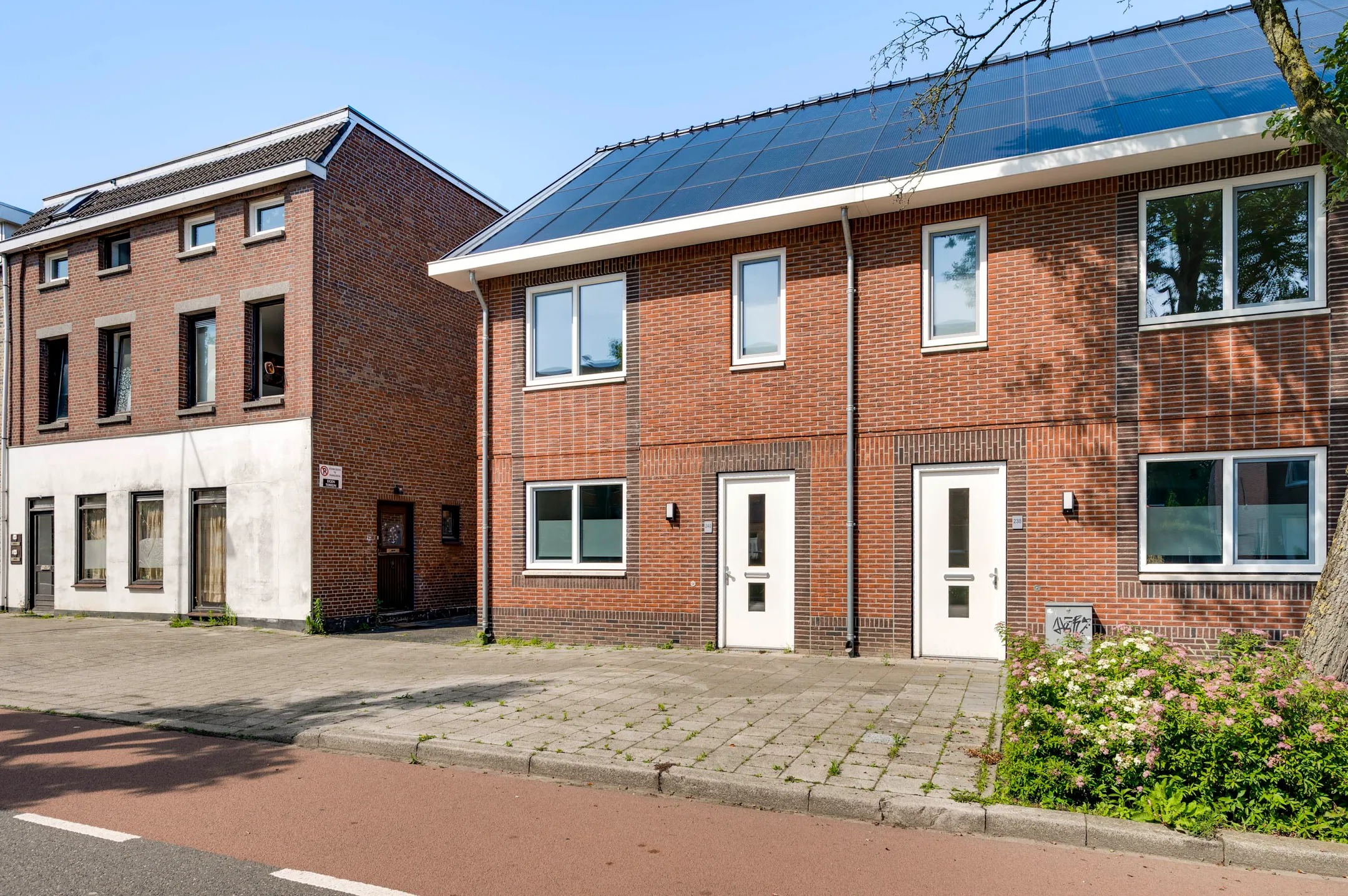 Hoekwoning Burg. Lemmensstraat 240 in Geleen