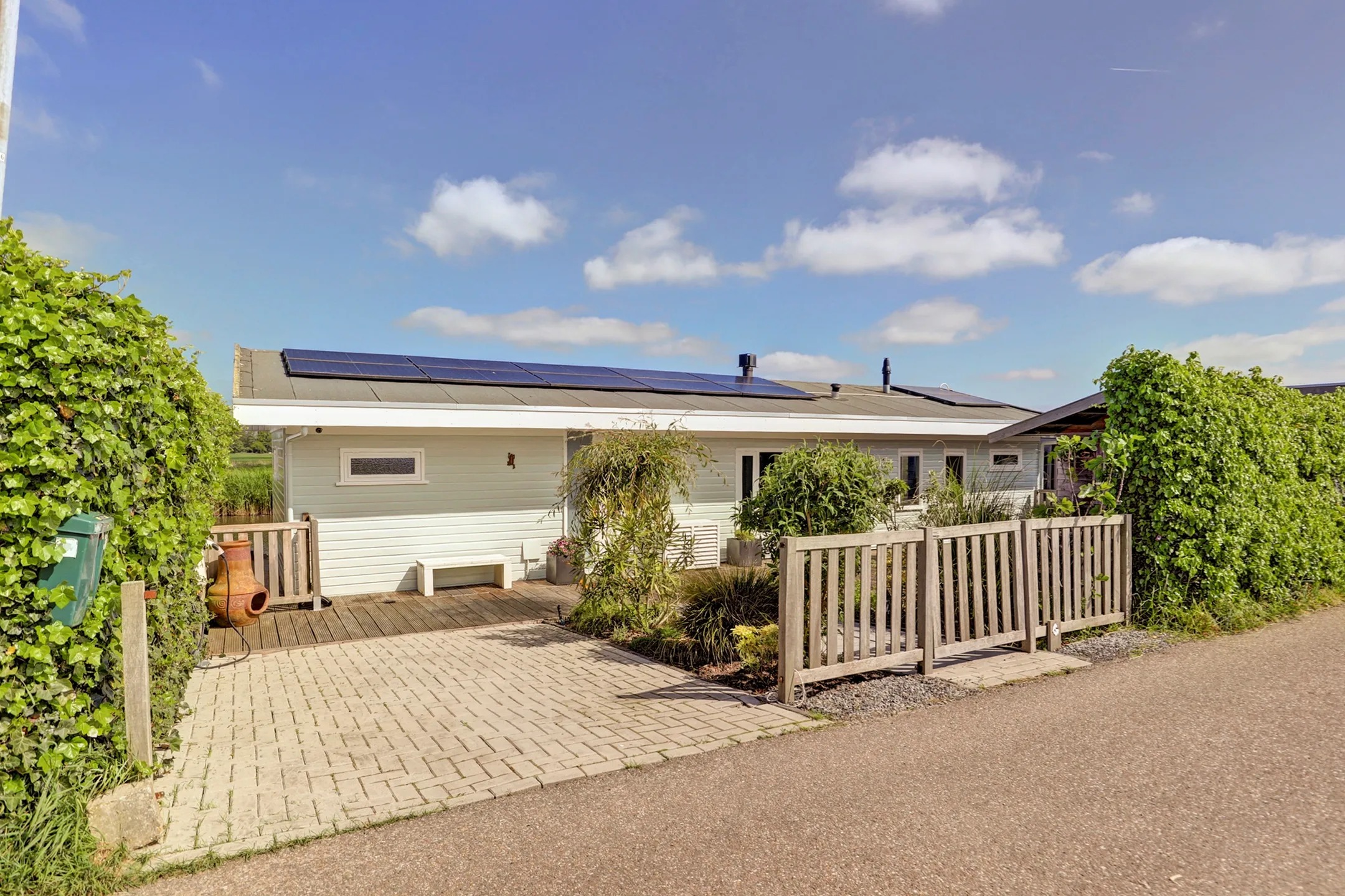 Vrijstaande woning (waterwoning) Ringdijk 36 AR Wijdewormer