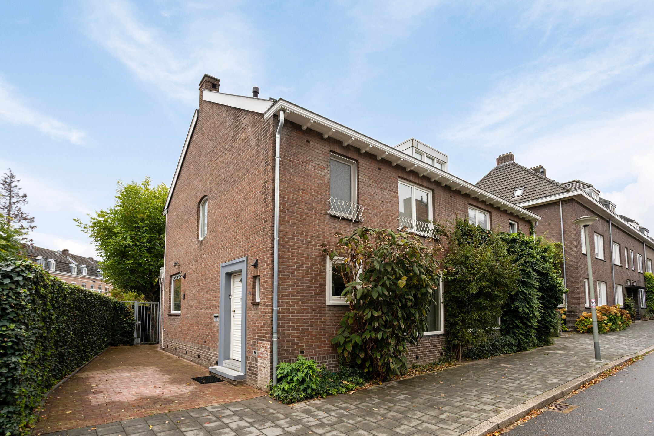 Eengezinswoning, hoekwoning Bergweg 11 Maastricht