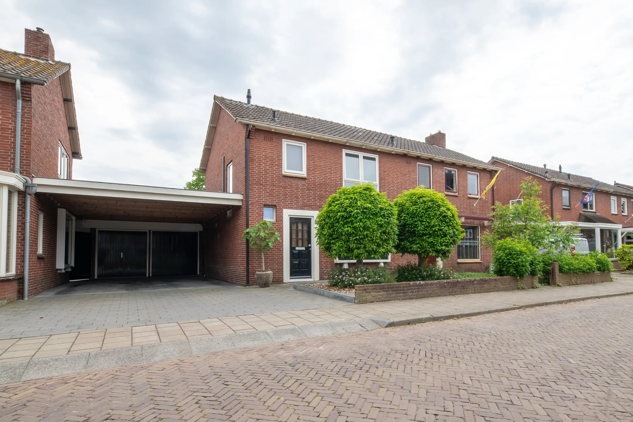 2-onder-1-kapwoning Rozenstraat 16 in Goor