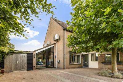 Eengezinswoning, hoekwoning Spijkse Hof 16 in Spijk