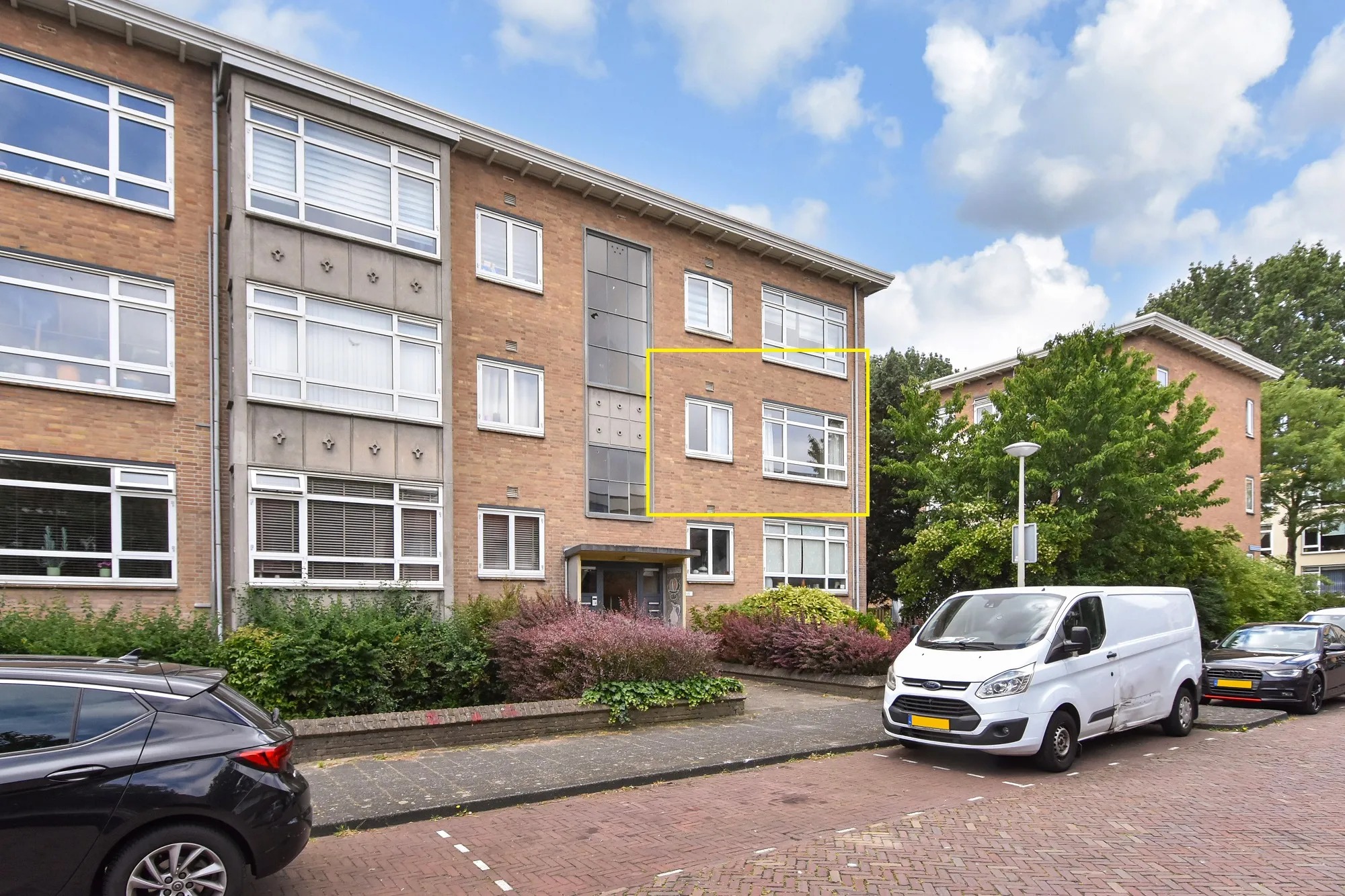 Portiekflat Vriezenveenstraat 5 in Den Haag