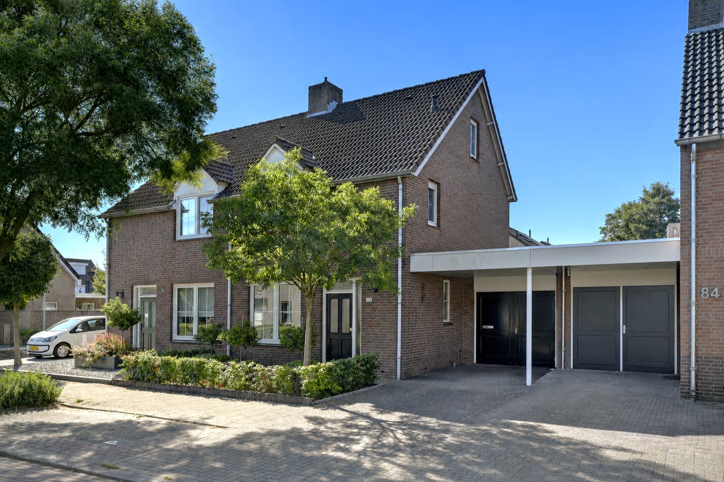 Geschakelde 2-onder-1-kapwoning Zonnedauw 86 in Meijel