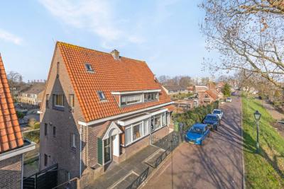 Eengezinswoning, 2-onder-1-kapwoning (dijkwoning) Dorpsstraat 277 in Hoogvliet Rotterdam
