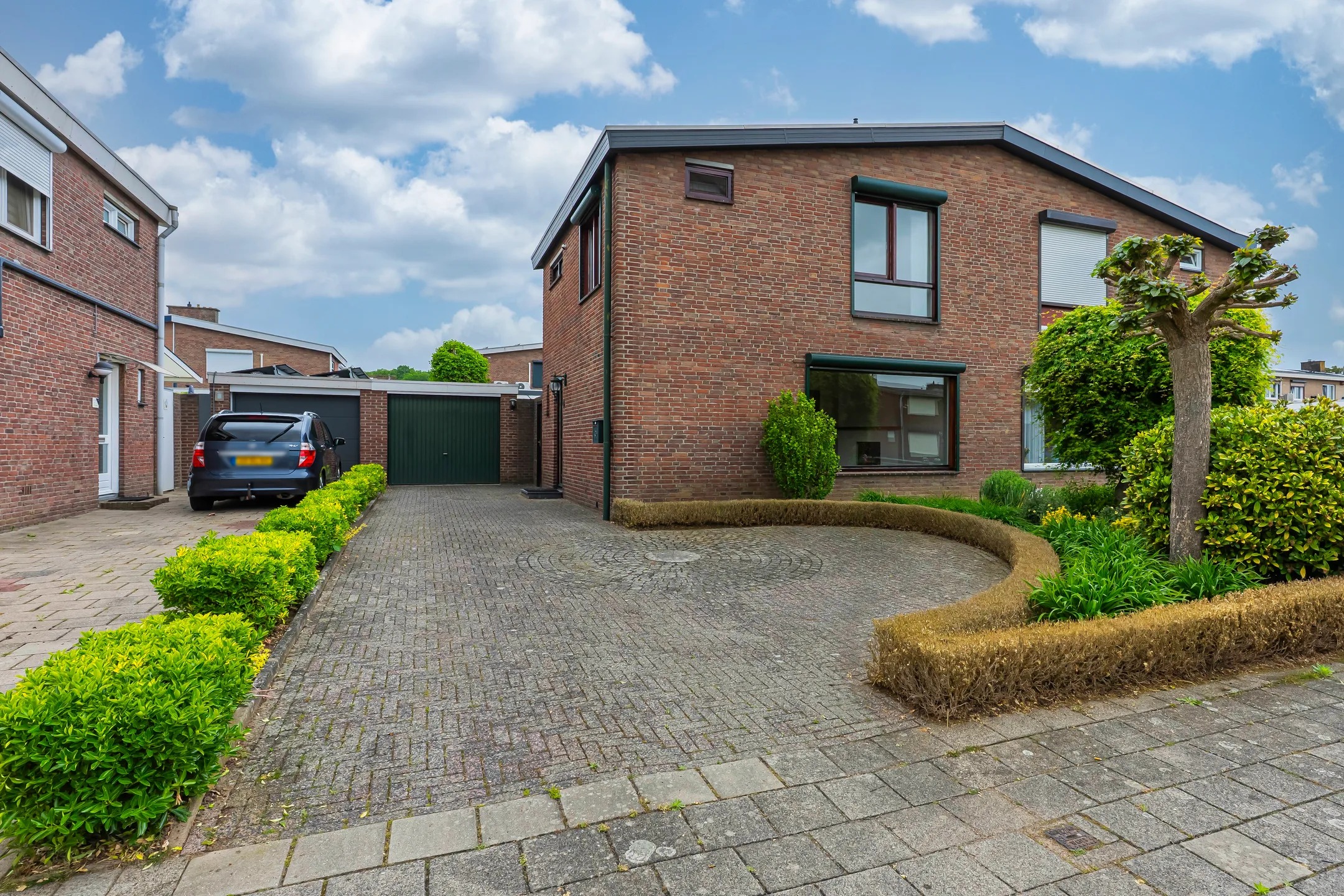 2-onder-1-kapwoning Herlonglaan 4 Landgraaf