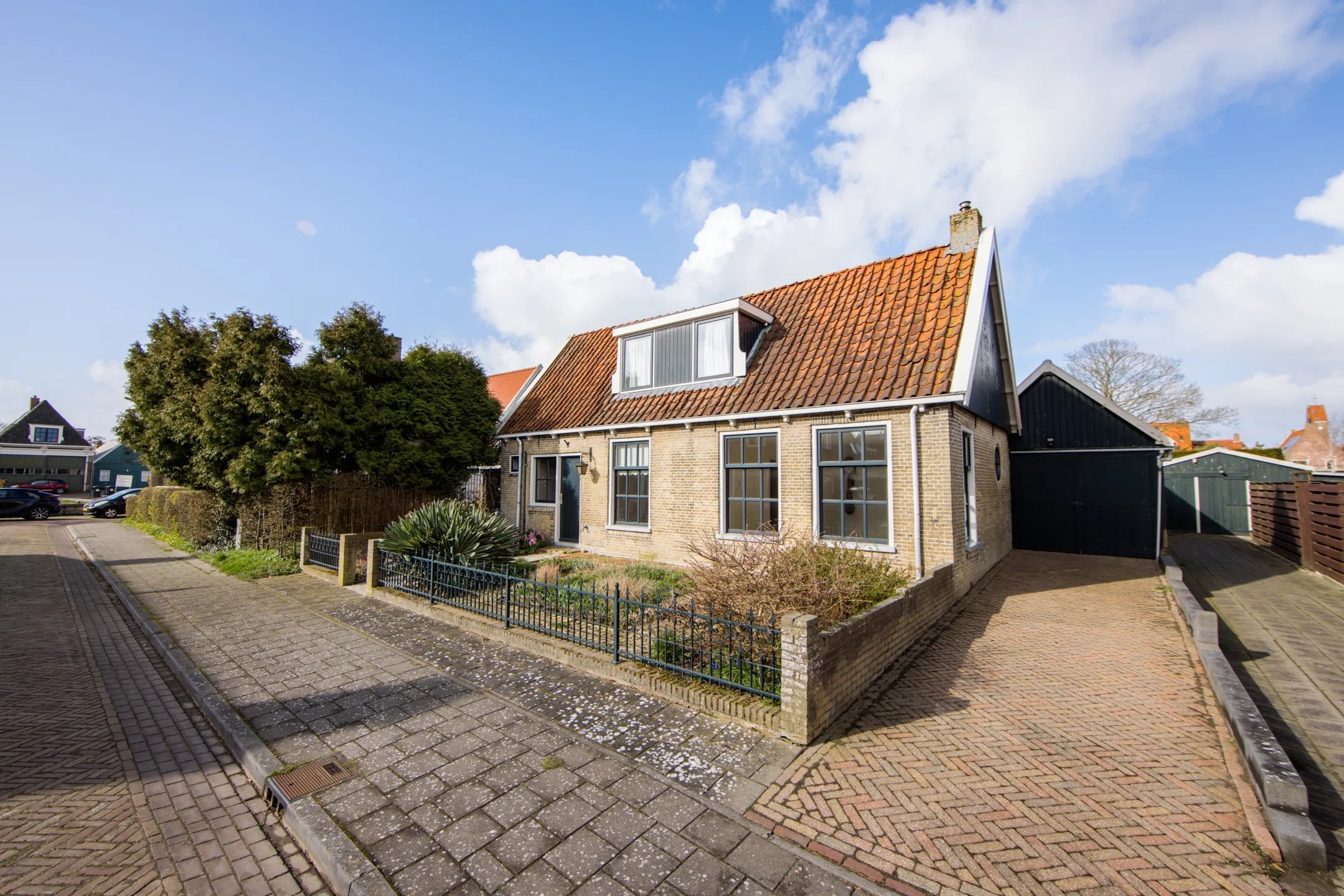 Vrijstaande woning Cynthia Lenigestraat 1 in Makkum