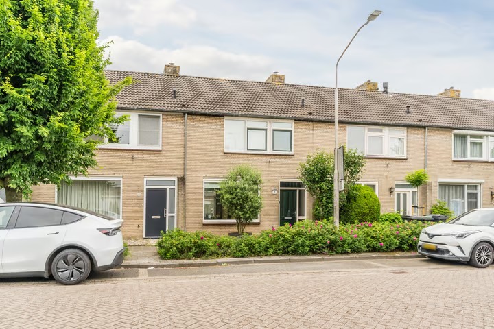 Tussenwoning Beneluxlaan 8 in Vlijmen