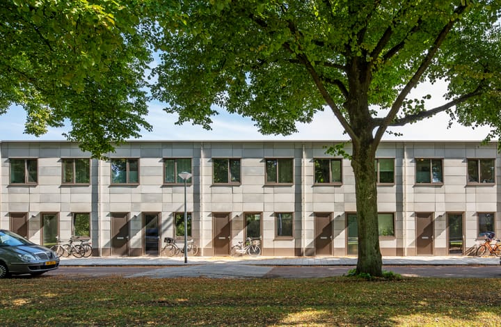 Tussenwoning (hofjeswoning) Hugo de Vrieslaan 45 in Amsterdam