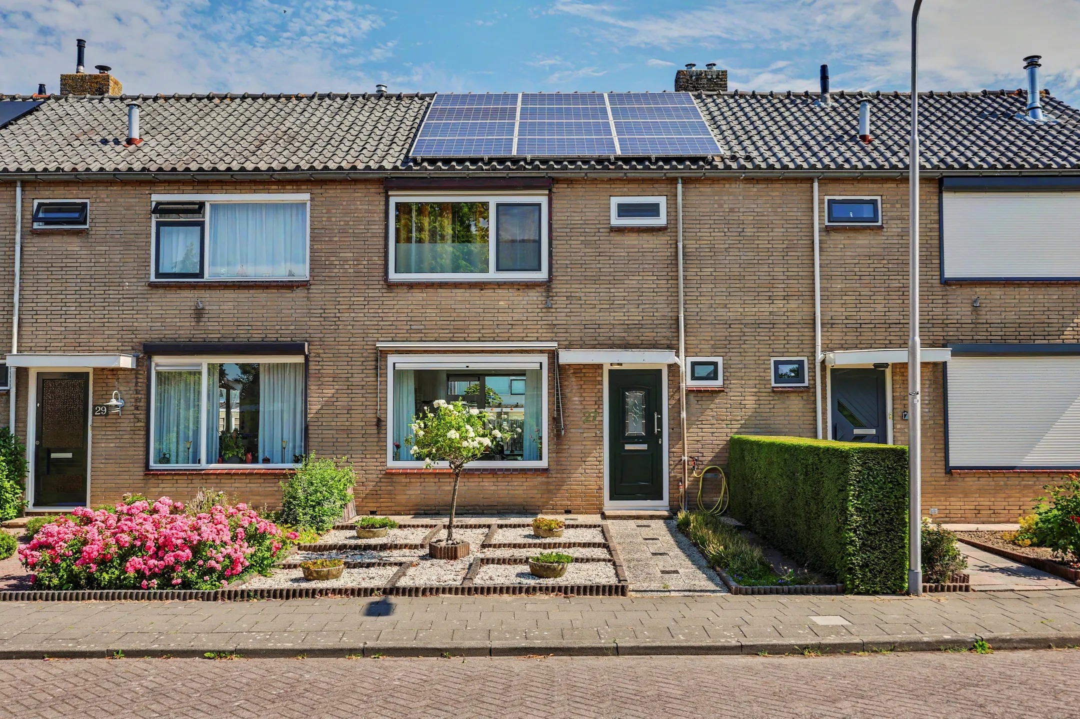 Tussenwoning Hazelaarstraat 27 in Puttershoek
