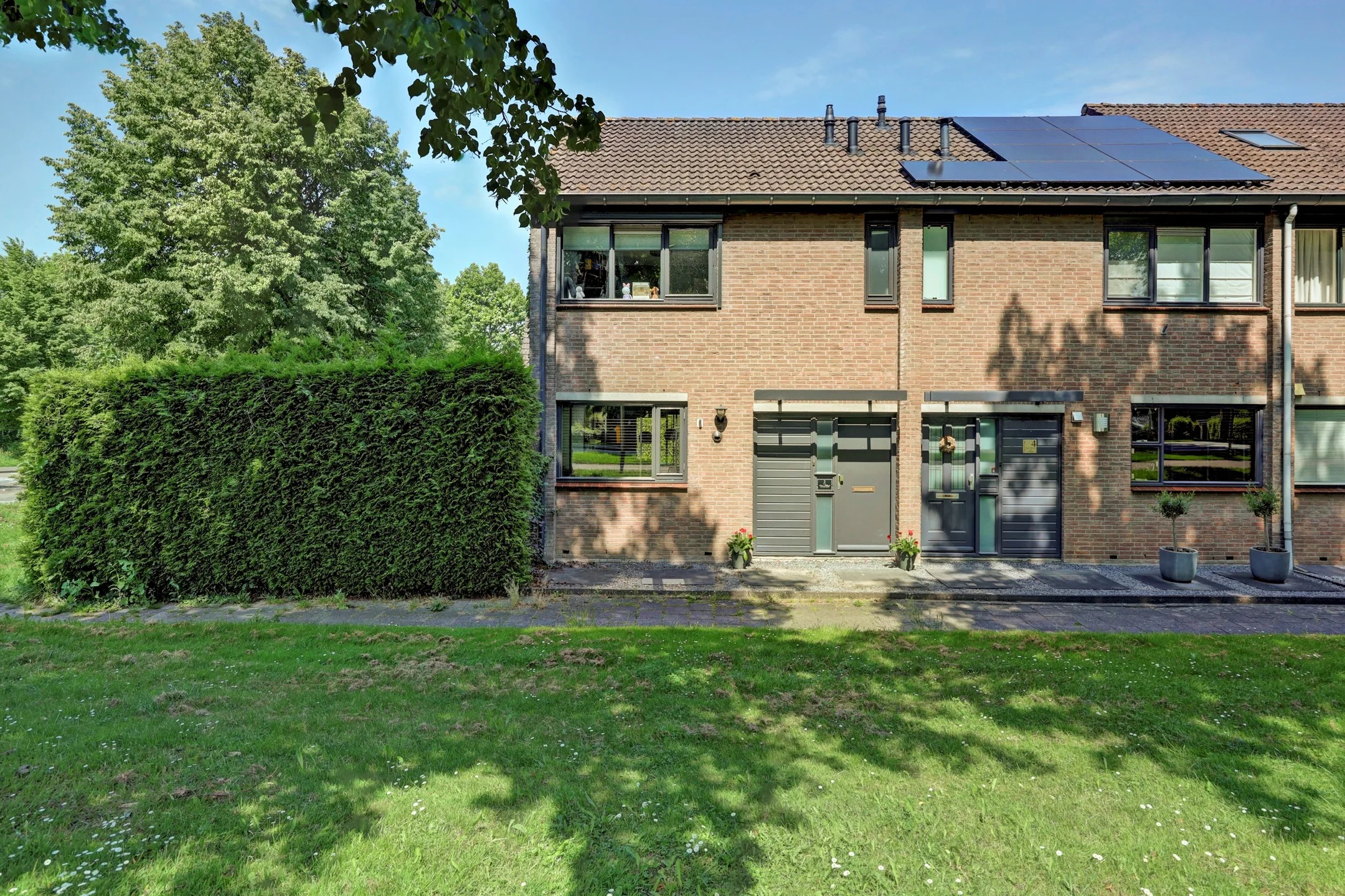 Hoekwoning Vlietstraat 2 in 's-Gravendeel