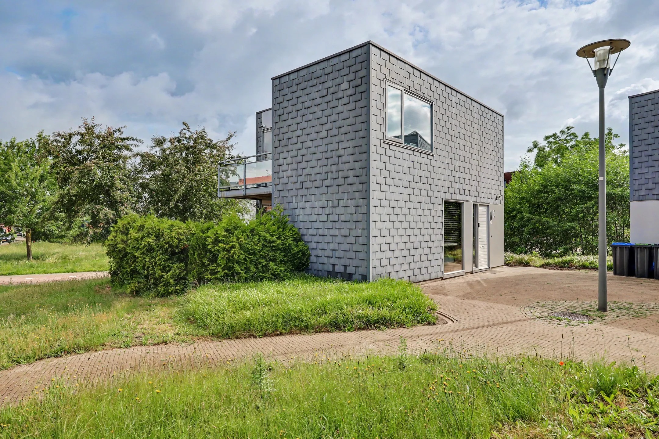 Beneden + bovenwoning Villa Waterviolier 20 in Waalwijk