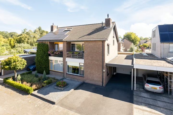 Geschakelde 2-onder-1-kapwoning Patrijsstraat 20 in Made