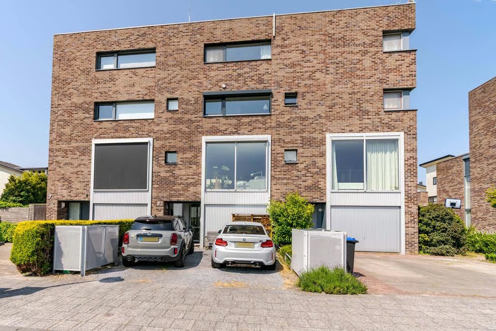 Tussenwoning Aalscholveroever 8 in Den Haag