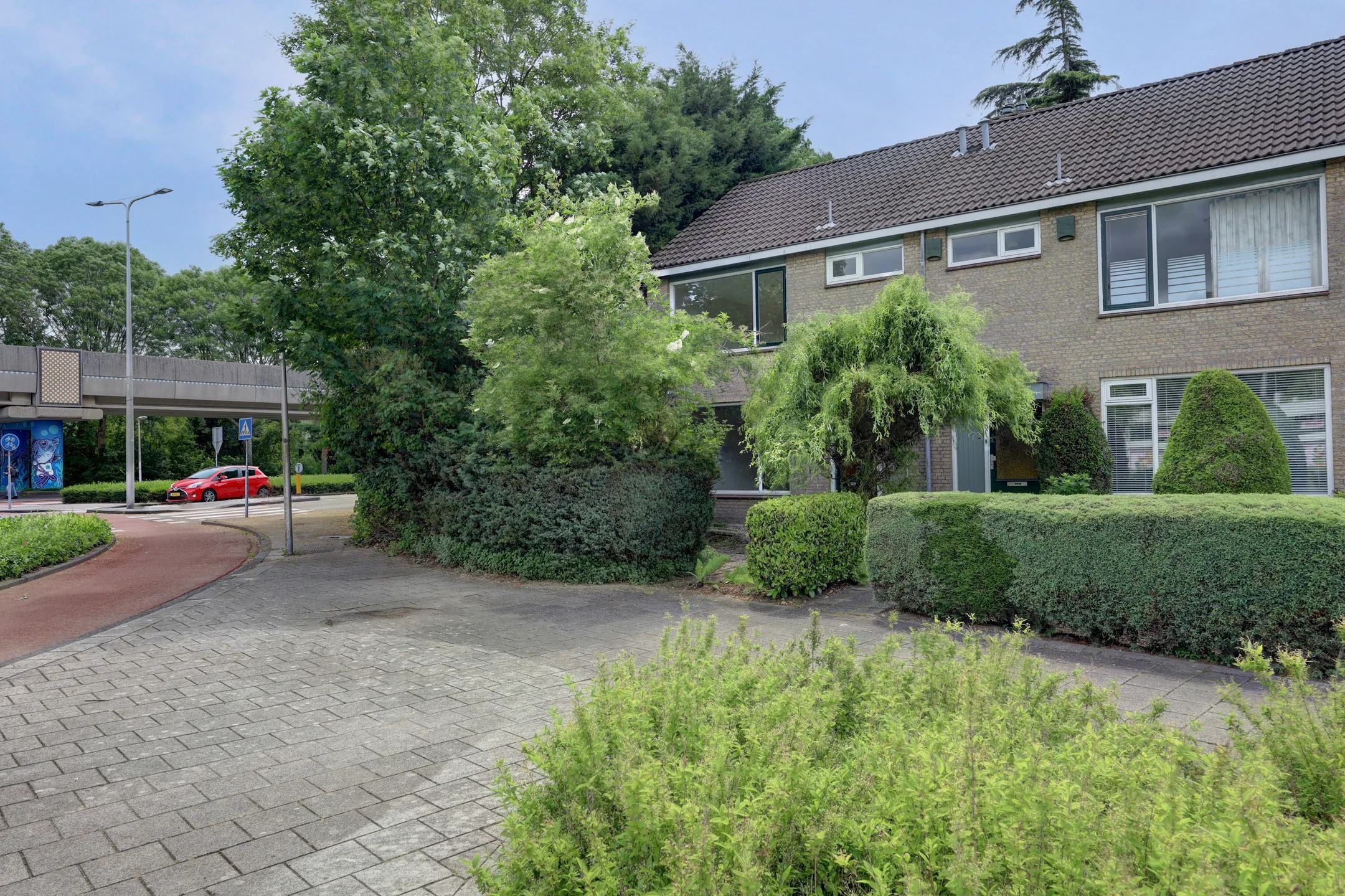Hoekwoning Planetenplein 1 in Spijkenisse