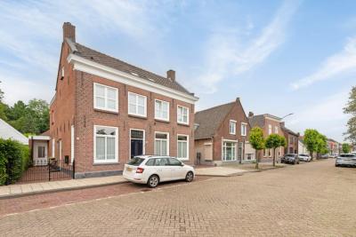 2-onder-1-kapwoning Grotestraat 11 a in Waalwijk