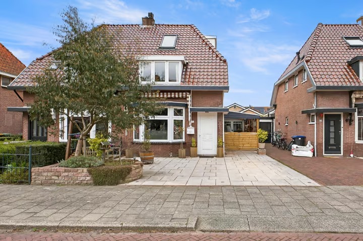 2-onder-1-kapwoning Oosterstreng 126 in Heemskerk