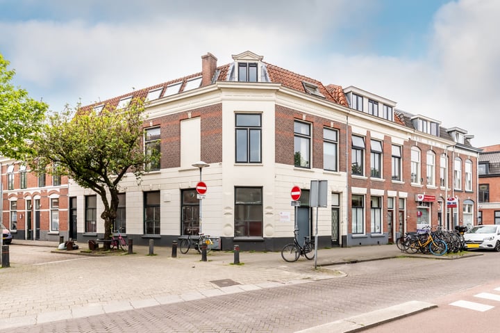 Eengezinswoning, eindwoning Vleutenseweg 142 Utrecht
