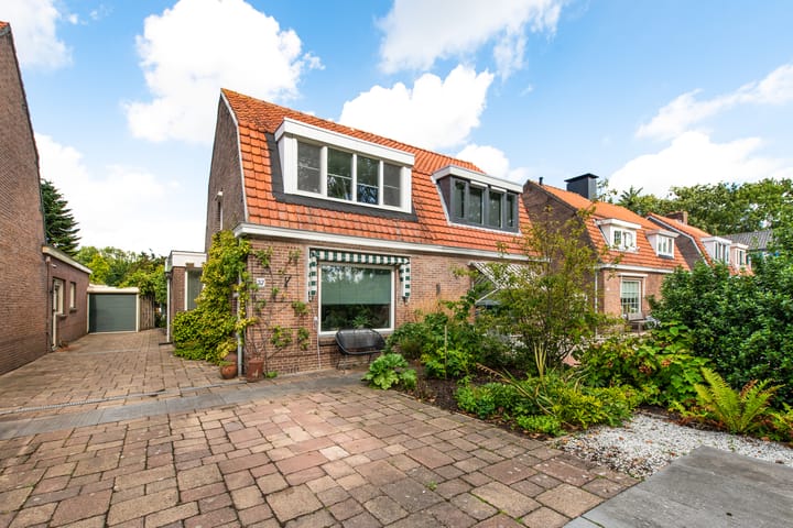 Eengezinswoning, 2-onder-1-kapwoning Hoofdweg 37 in Lijnden