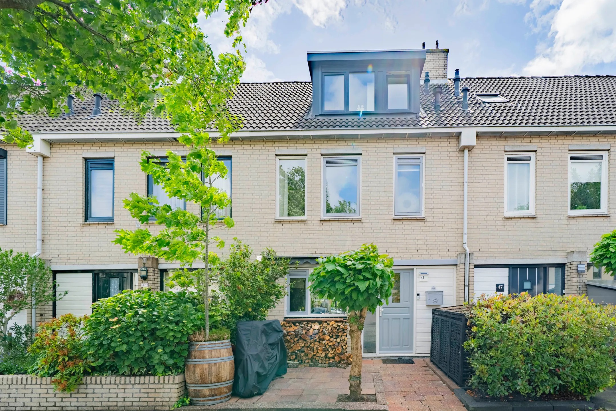 Tussenwoning Floraronde 45 in Velserbroek