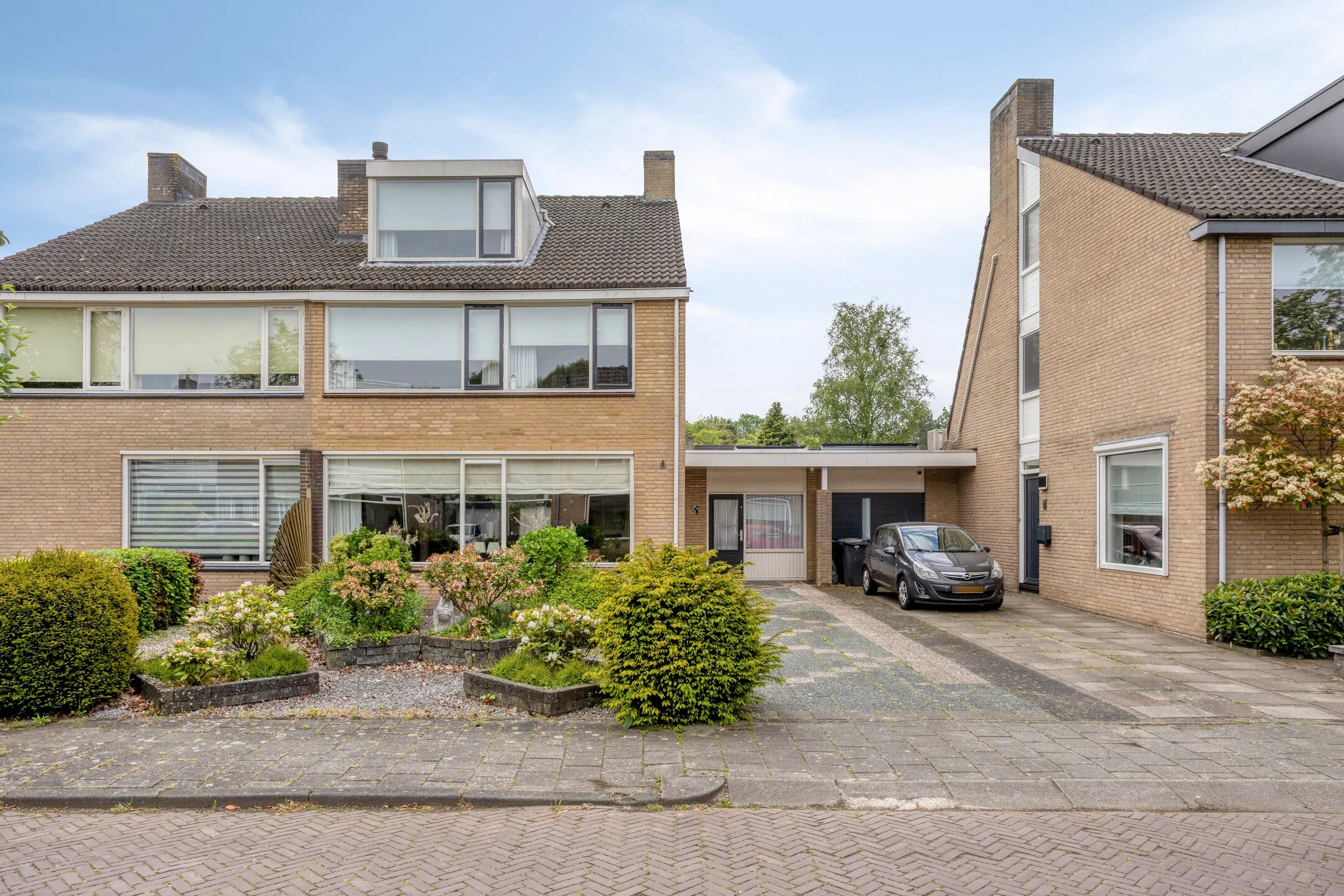 2-onder-1-kapwoning Meeuwenlaan 11 in Made
