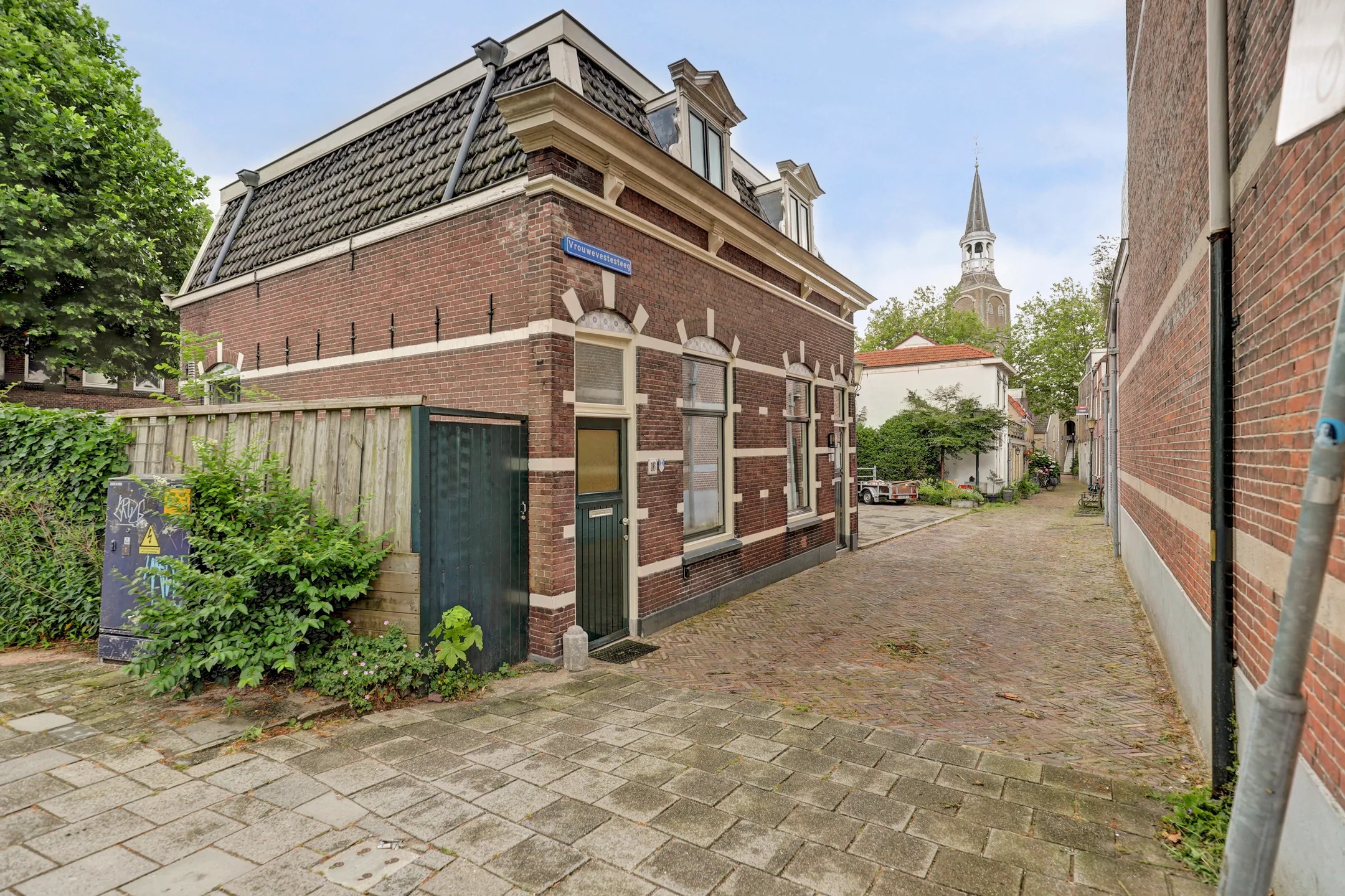 2-onder-1-kapwoning Vrouwevestesteeg 14 in Gouda