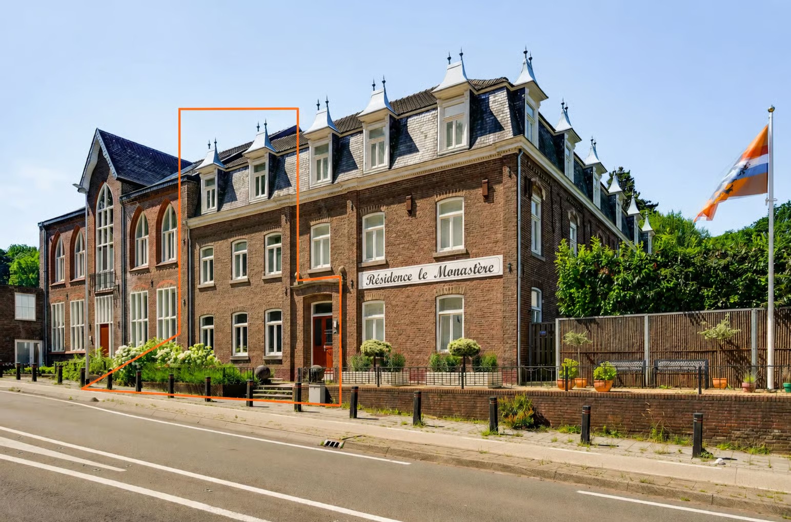 Tussenwoning Rijksweg 8 E in Cadier en Keer