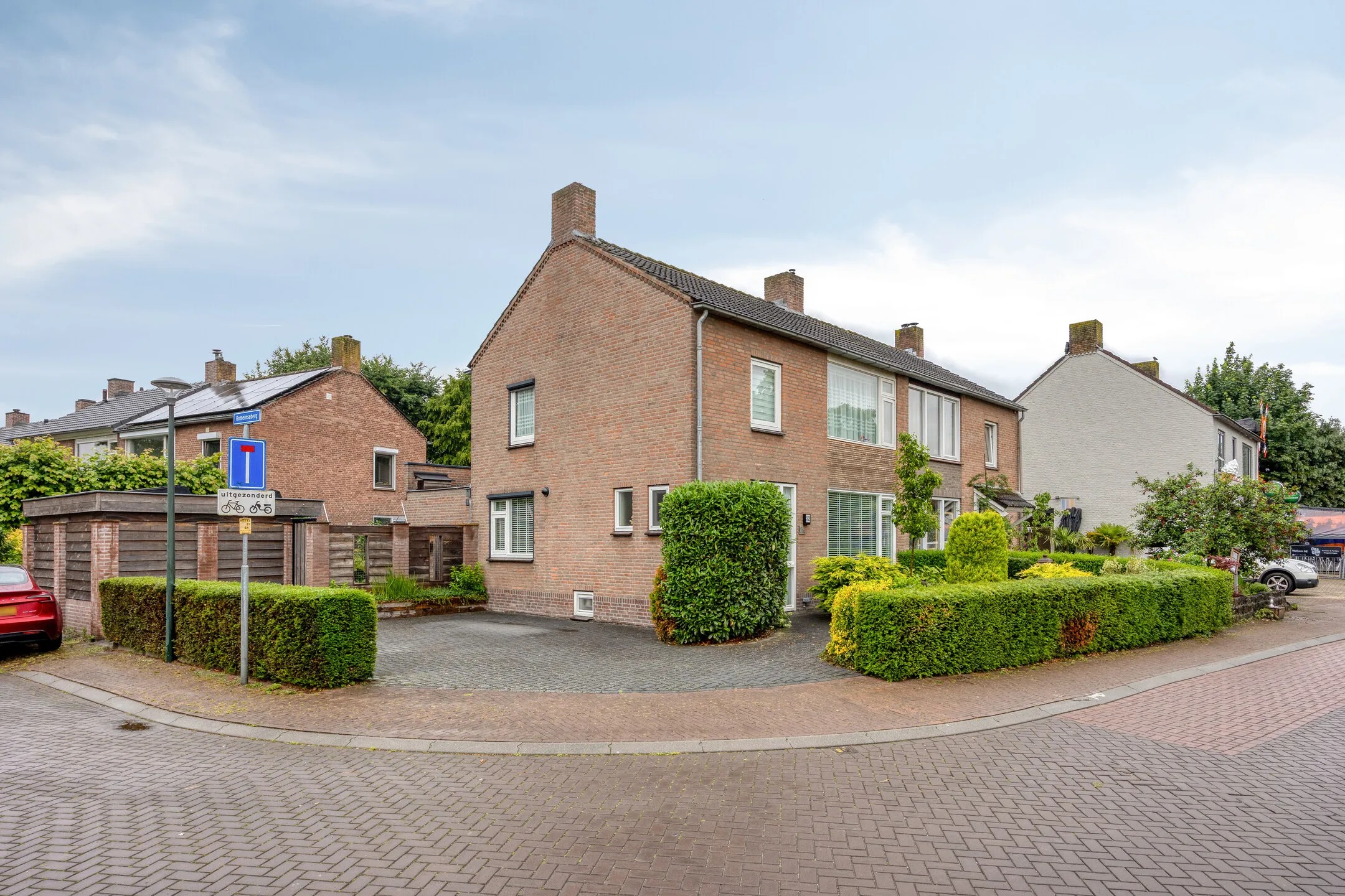 2-onder-1-kapwoning Leunisdijk 32 in Esch