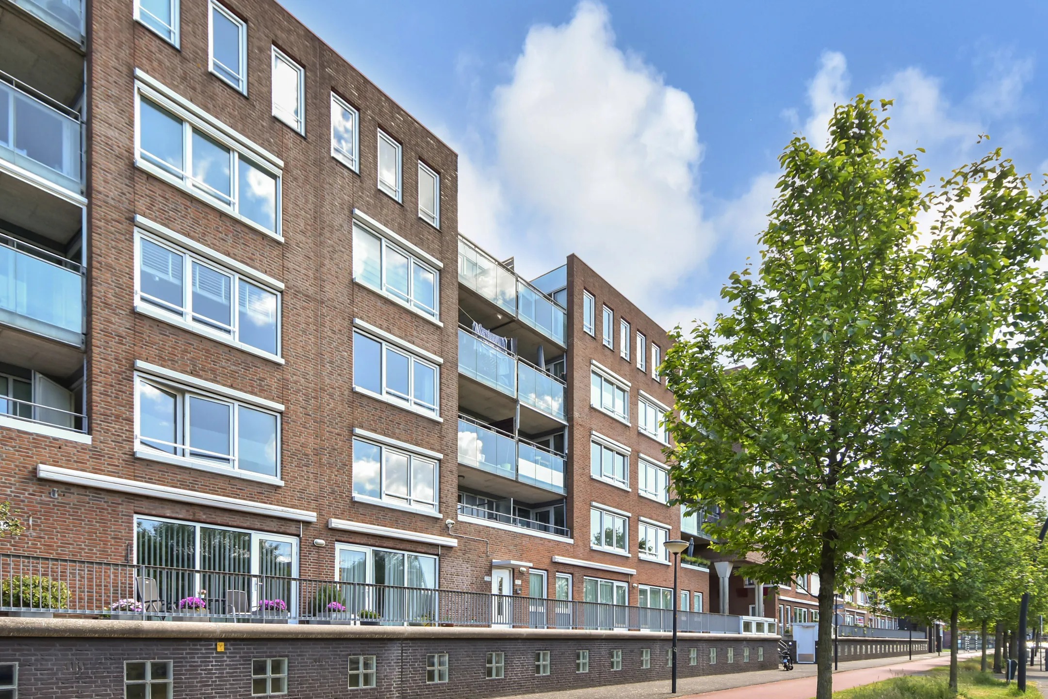 Galerijflat Laan van Wateringse Veld 1350 in Den Haag