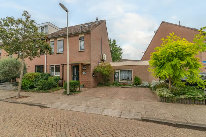 Hoekwoning De Backerstraat 58 in Poeldijk