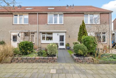 Tussenwoning Henriëtte van der Meystraat 16 in Heemskerk
