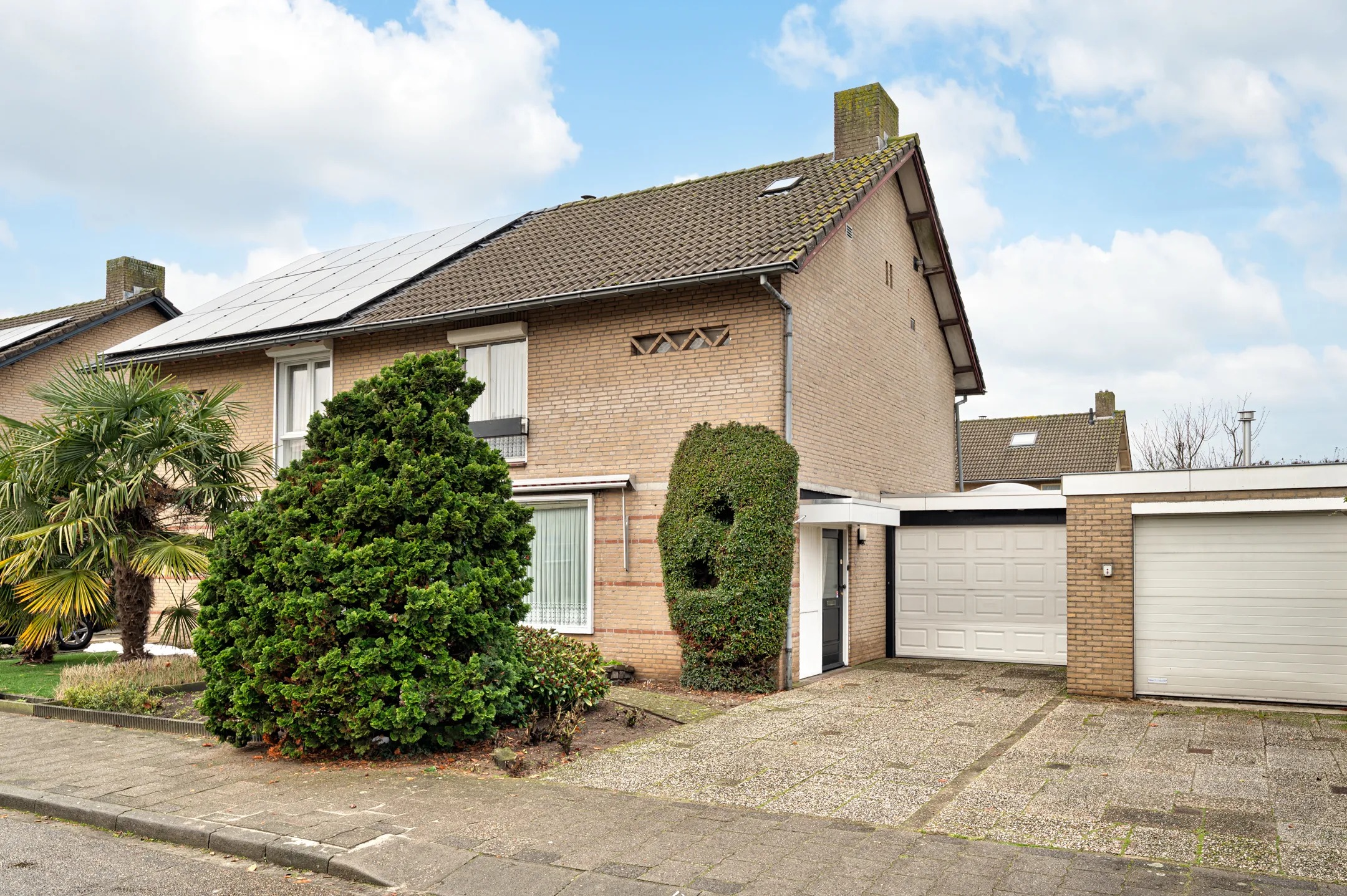 2-onder-1-kapwoning Dr. Abraham Kuyperlaan 8 in Veghel