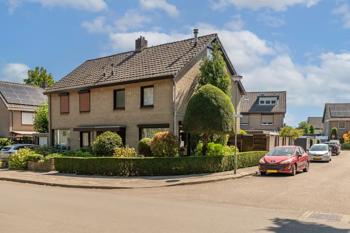 2-onder-1-kapwoning Europalaan 1 A in Geleen