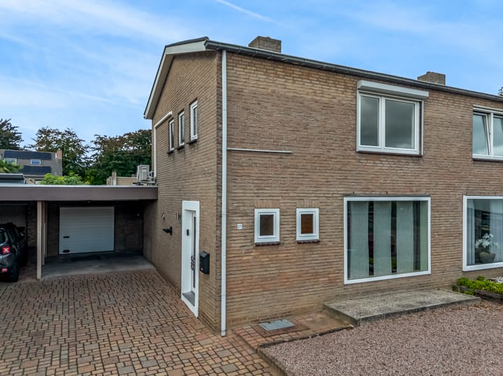 2-onder-1-kapwoning Secr Stregenstraat 27 in Stein