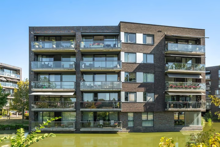 Portiekwoning Waterlelie 90 in Roelofarendsveen
